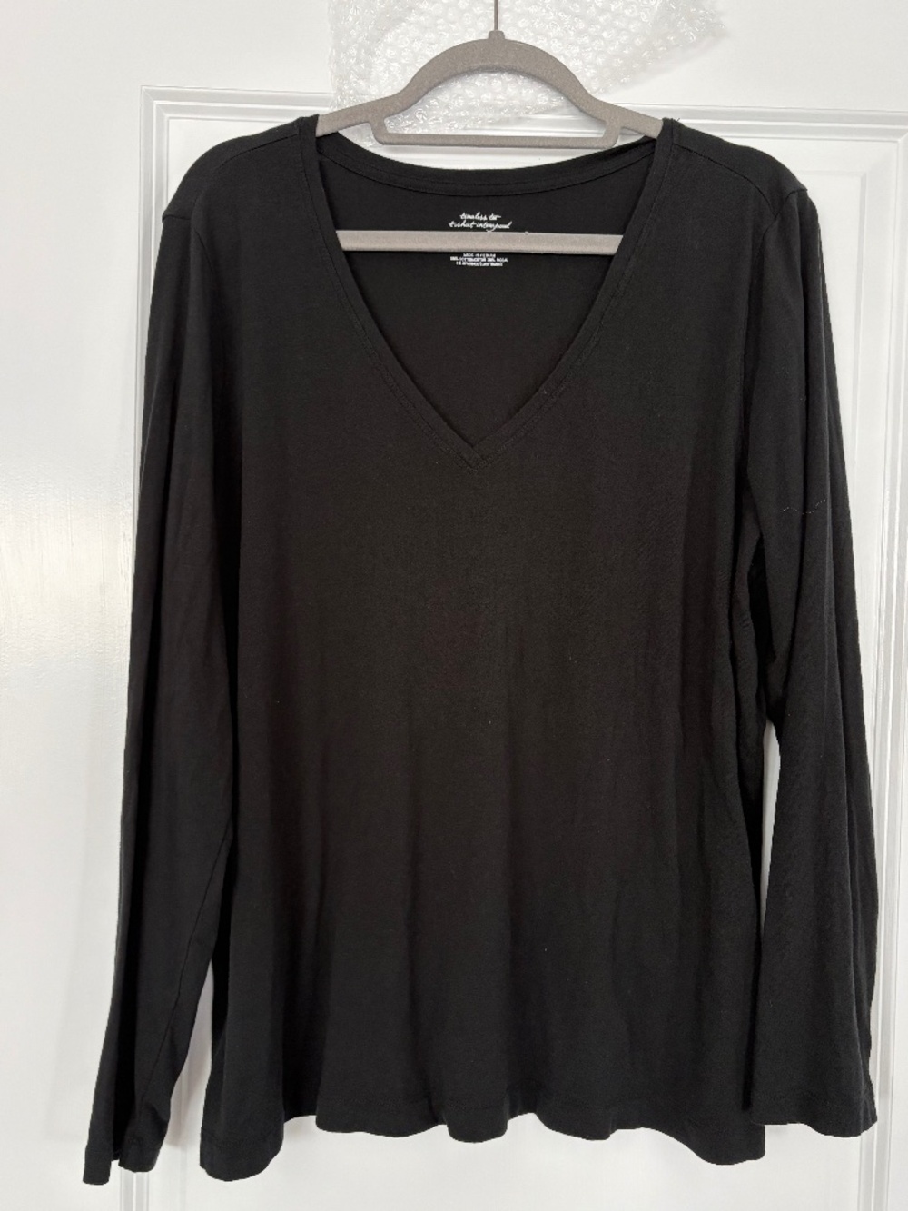 New Banana Republic Black V-Neck Long Sleeve "Timeless Tee"
